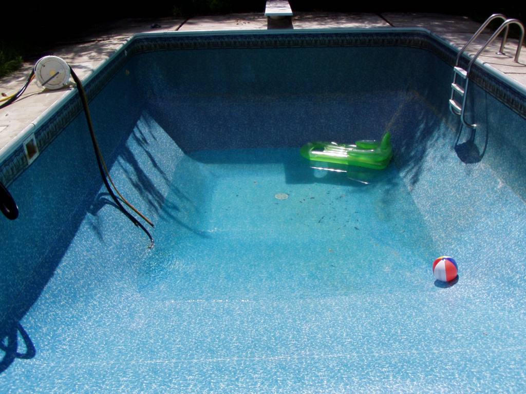 desagüe en la piscina de la planta baja