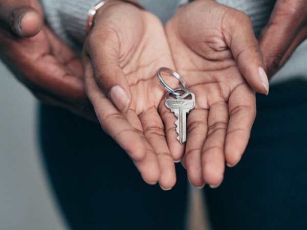 Cómo organizarse al comprar la primera casa.