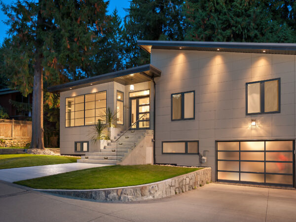 Renovación del exterior de la casa de clásico a moderno