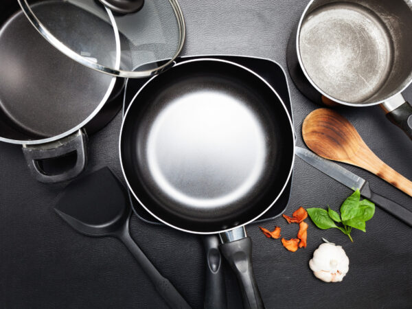 Una breve y única lista de verificación de los elementos básicos de la cocina que todo chef casero necesita