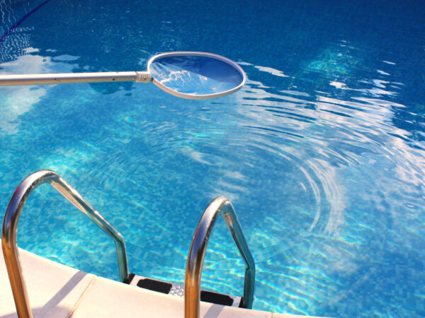 Cómo mantener su piscina limpia durante todo el verano