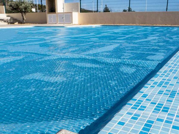 ¿Cuáles son los diferentes tipos de cubiertas para piscinas que puede elegir?