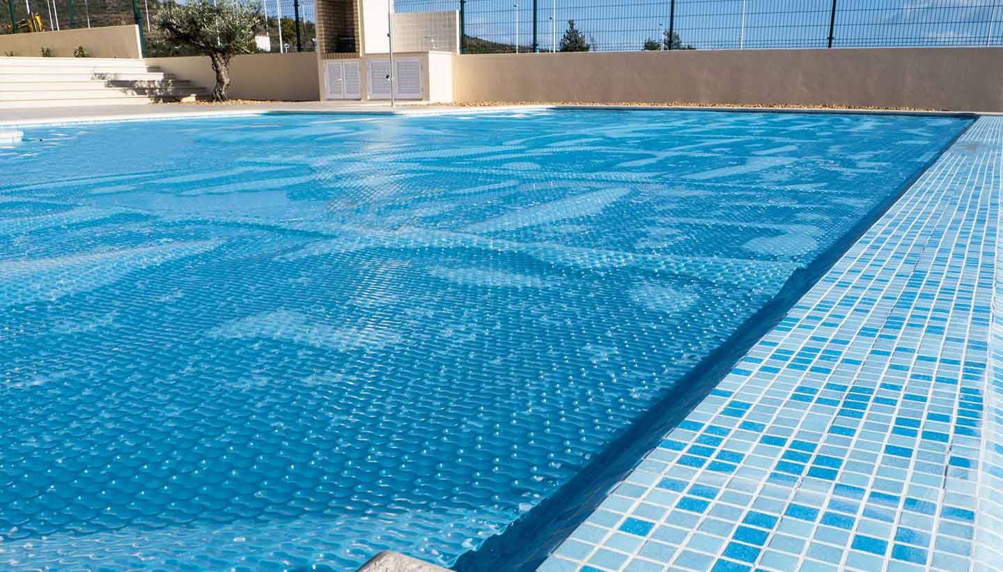 ¿Cuáles son los diferentes tipos de cubiertas para piscinas que puede elegir?